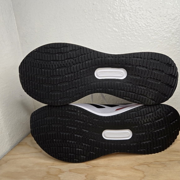 Adidas RUNFALCON 5 Wide Cloud White/CoreBlack/Better Scarlet  IE0551 - Picture 8 of 12